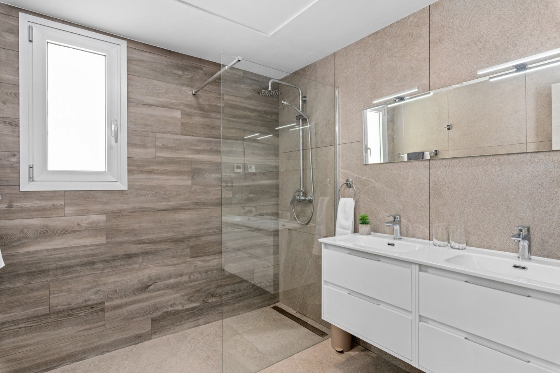 For sale - 3 Bedroom 2 Bathroom Detached House / Villa in Guardamar del Segura - El Raso  - Alicante