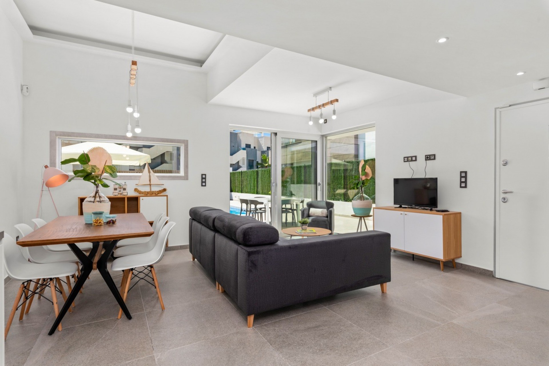 For sale - 3 Bedroom 2 Bathroom Detached House / Villa in Guardamar del Segura - El Raso  - Alicante