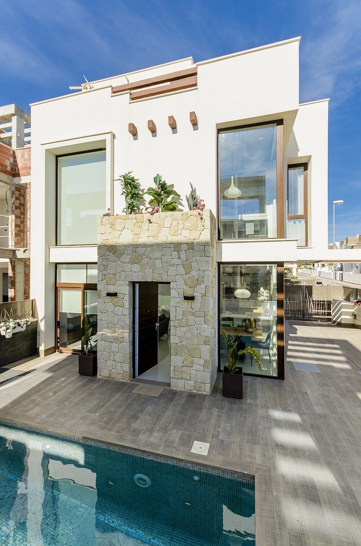 For sale - 3 Bedroom 3 Bathroom Villa in Los Montesinos - La Herrada  - Alicante