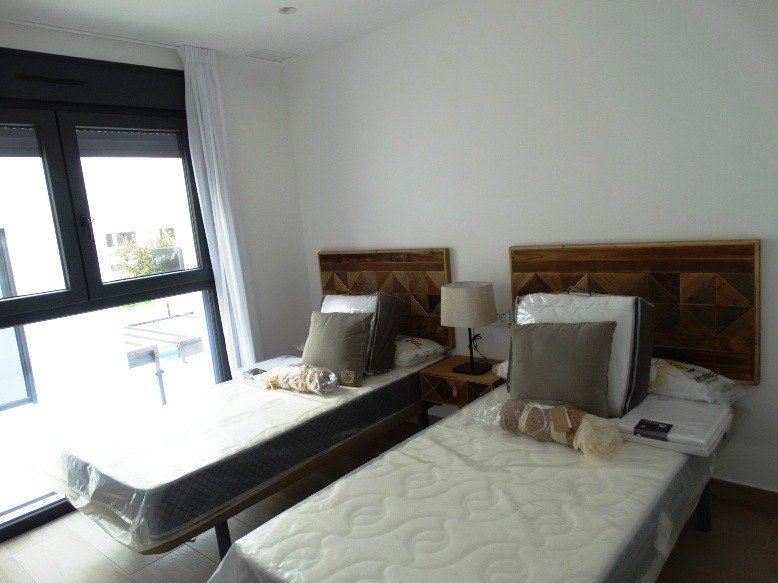 For sale - 3 Bedroom 3 Bathroom Villa in Pilar de La Horadada - pueblo  - Alicante