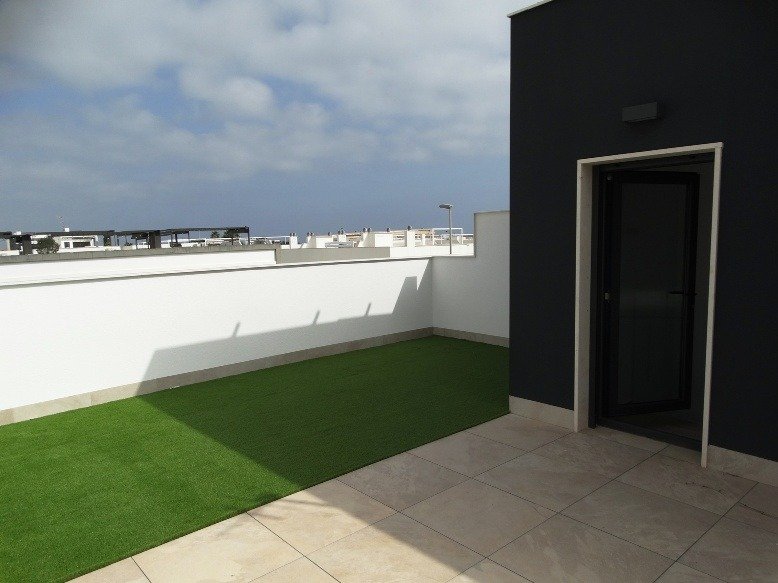 For sale - 3 Bedroom 3 Bathroom Villa in Pilar de La Horadada - pueblo  - Alicante