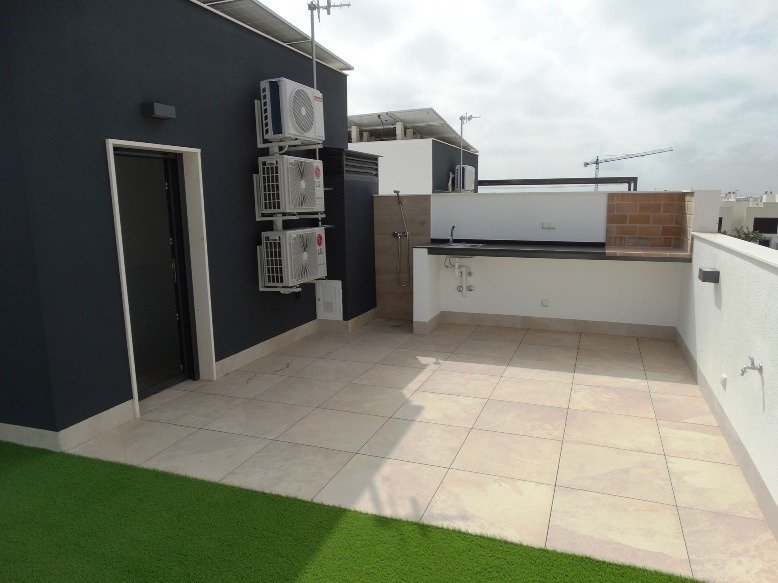 For sale - 3 Bedroom 3 Bathroom Villa in Pilar de La Horadada - pueblo  - Alicante