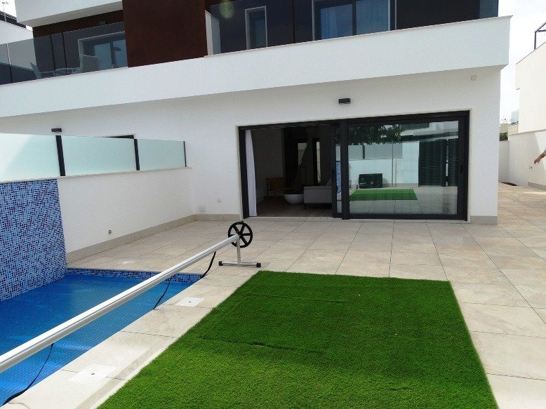 For sale - 3 Bedroom 3 Bathroom Villa in Pilar de La Horadada - pueblo  - Alicante