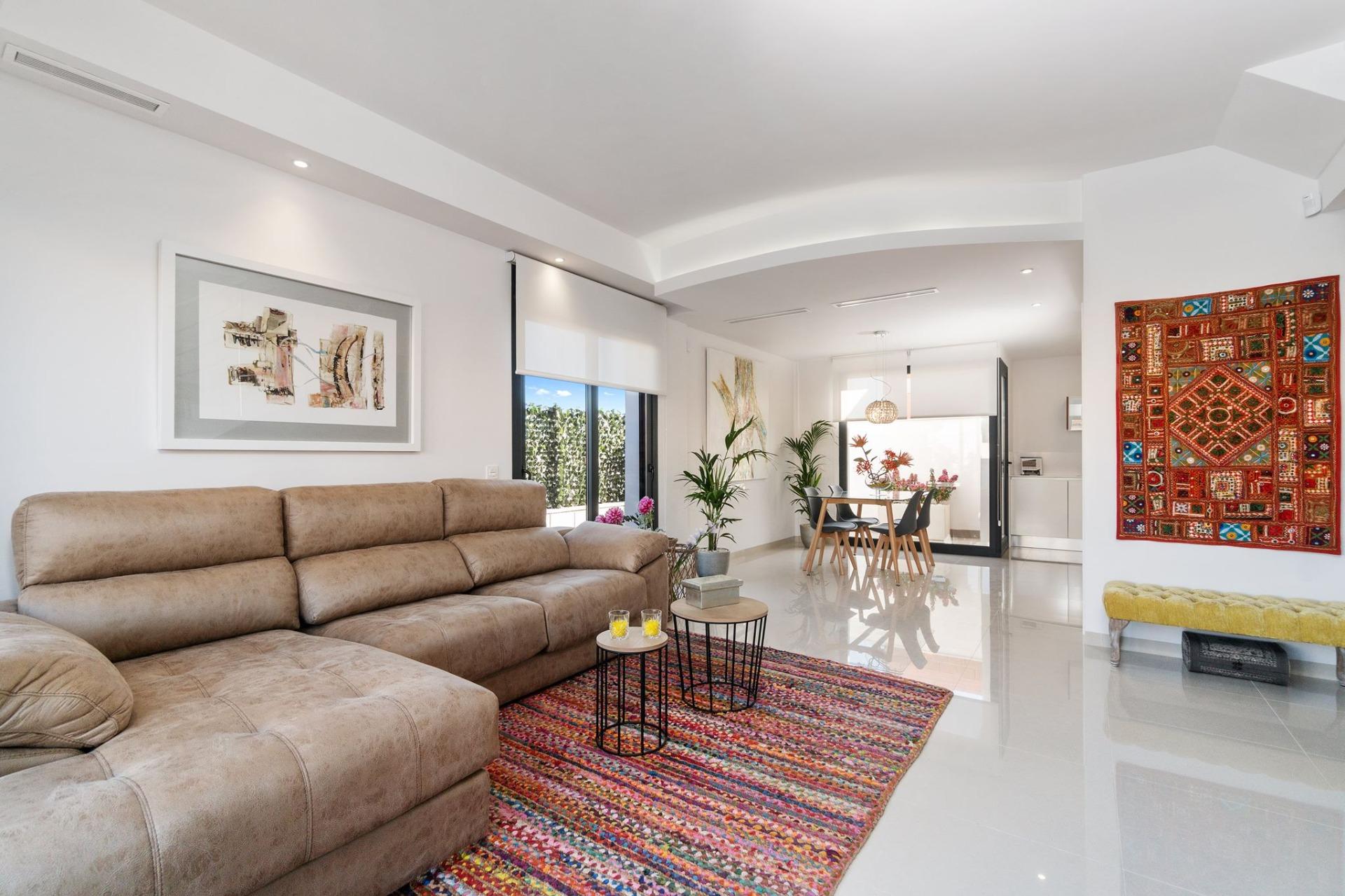 For sale - 3 Bedroom 3 Bathroom Villa in Los Montesinos - La Herrada  - Alicante