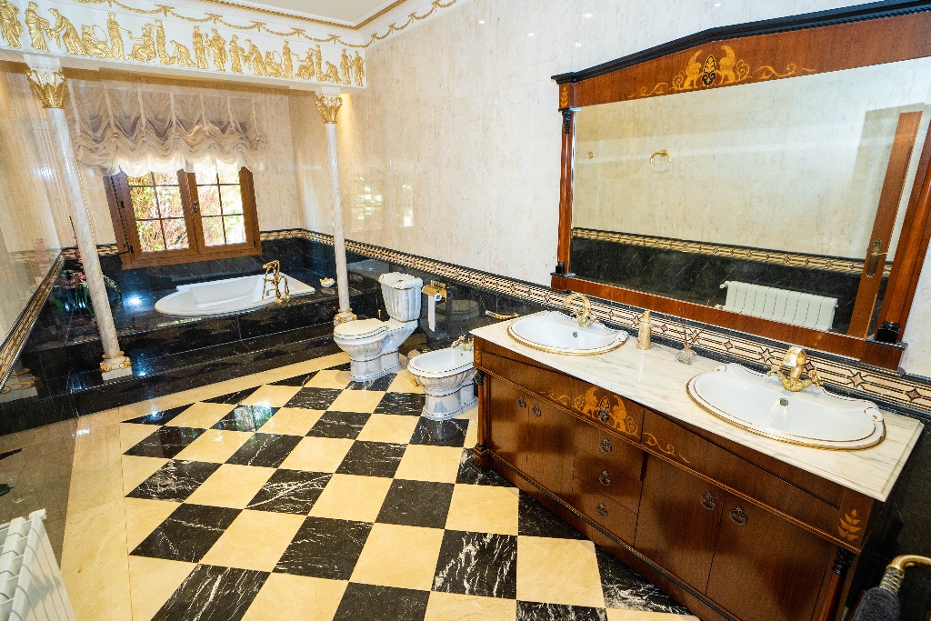 For sale - 7 Bedroom 6 Bathroom Villa in Campoamor - Campoamor  - Alicante