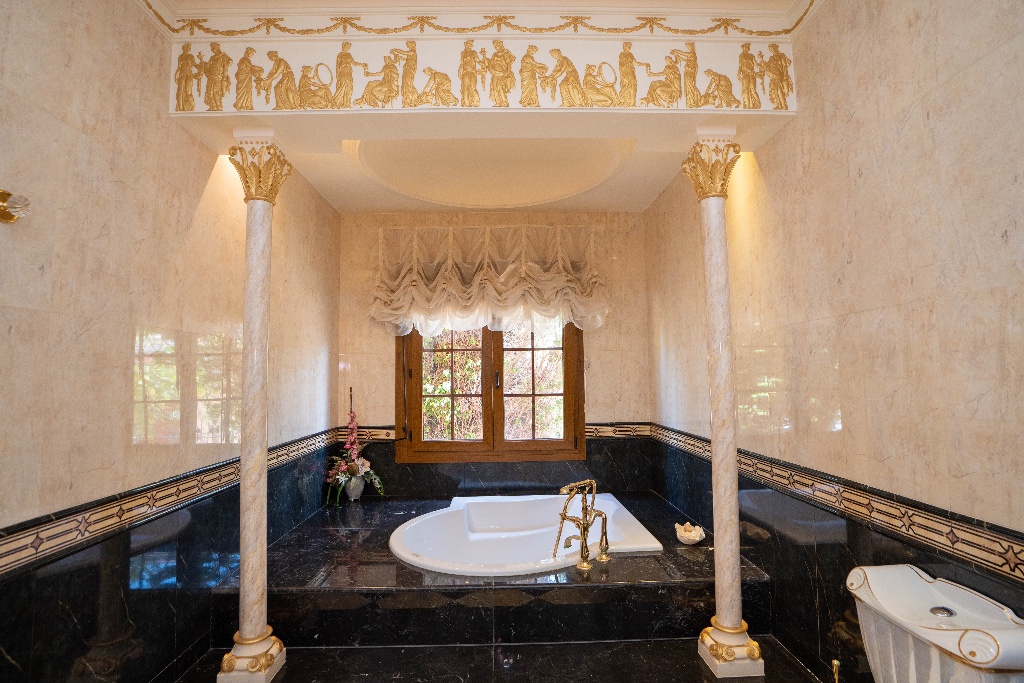 For sale - 7 Bedroom 6 Bathroom Villa in Campoamor - Campoamor  - Alicante