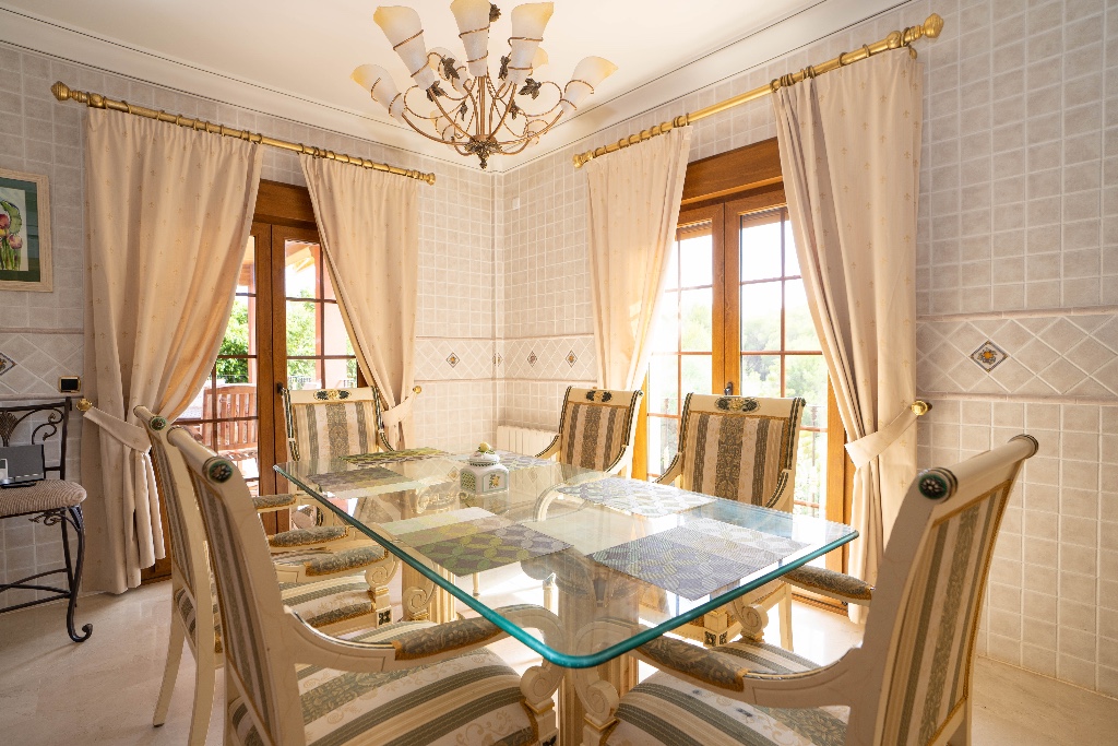 For sale - 7 Bedroom 6 Bathroom Villa in Campoamor - Campoamor  - Alicante