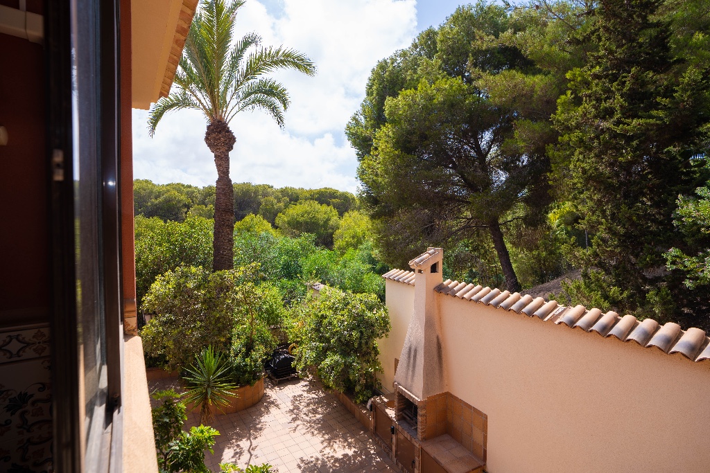 For sale - 7 Bedroom 6 Bathroom Villa in Campoamor - Campoamor  - Alicante