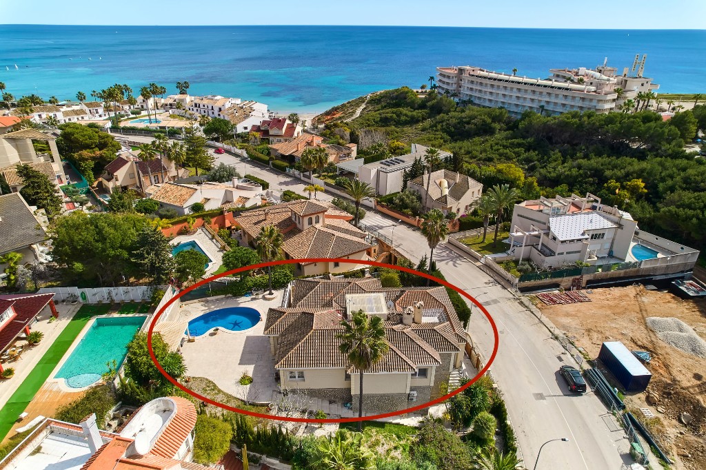 For sale - 4 Bedroom 2 Bathroom Villa in Campoamor - Dehesa de Campoamor  - Alicante