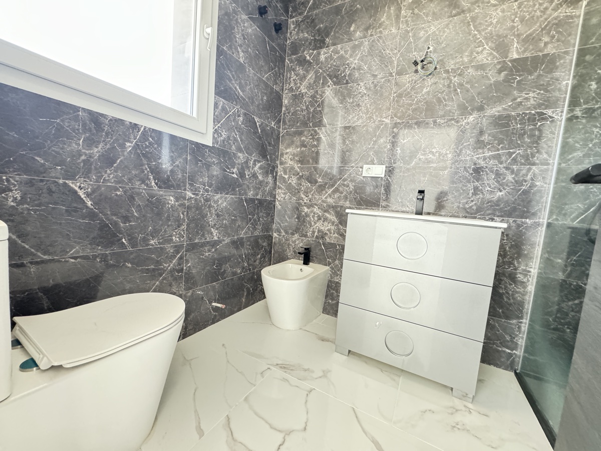 For sale - 4 Bedroom 3 Bathroom Villa in Los Balcones - , Los Balcones, Alicante, Spain - Alicante