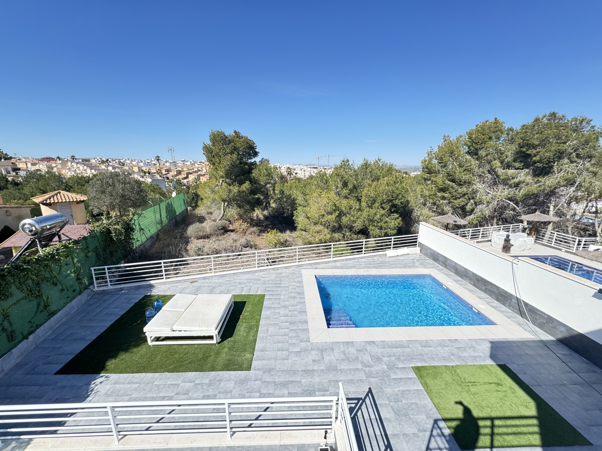 For sale - 4 Bedroom 3 Bathroom Villa in Los Balcones - , Los Balcones, Alicante, Spain - Alicante