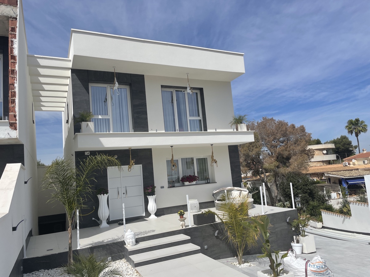 For sale - 4 Bedroom 4 Bathroom Villa in Los Balcones - , Los Balcones, Alicante, Spain - Alicante
