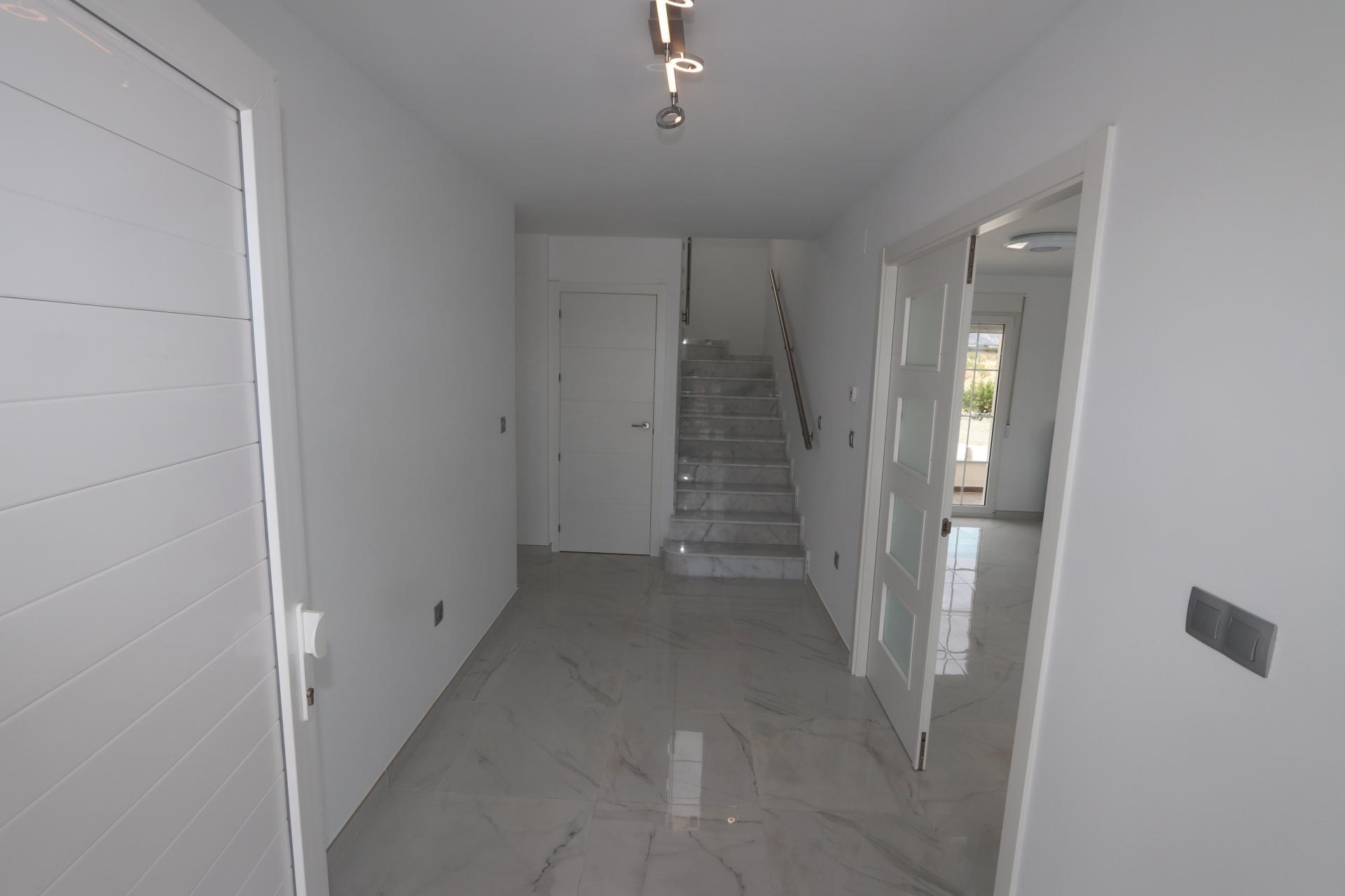 For sale - 4 Bedroom 3 Bathroom Villa in Pinoso - Camino Del Prado  - Alicante