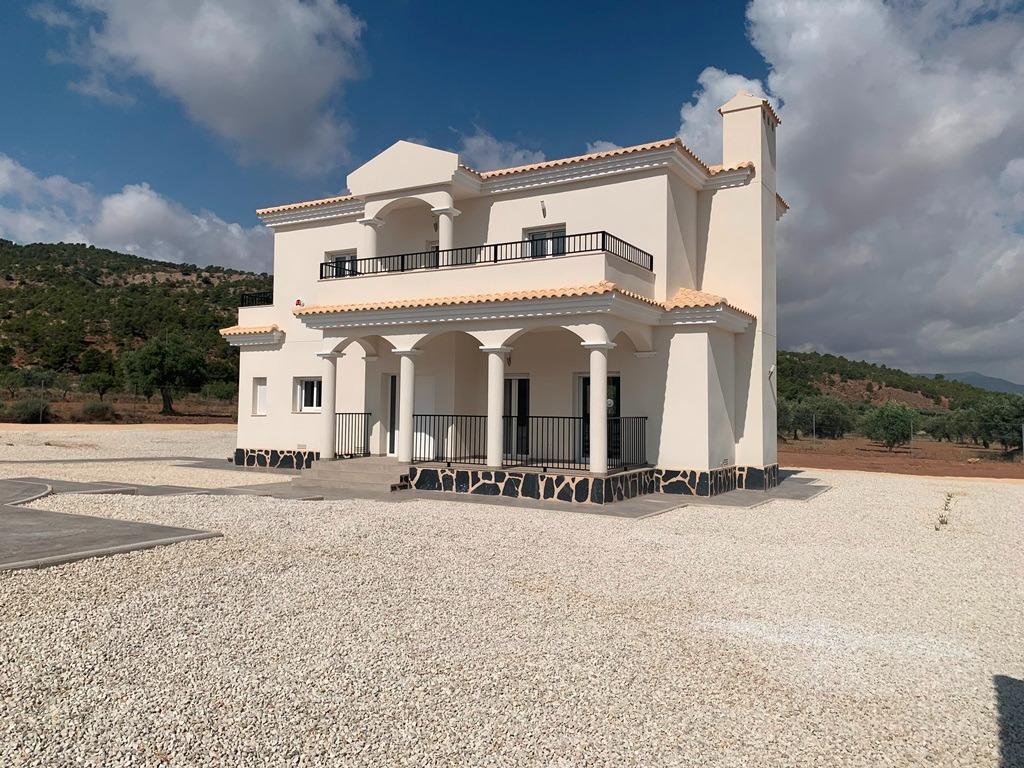 For sale - 4 Bedroom 3 Bathroom Villa in Pinoso - Camino Del Prado  - Alicante