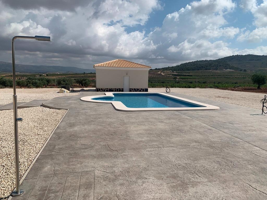 For sale - 4 Bedroom 3 Bathroom Villa in Pinoso - Camino Del Prado  - Alicante