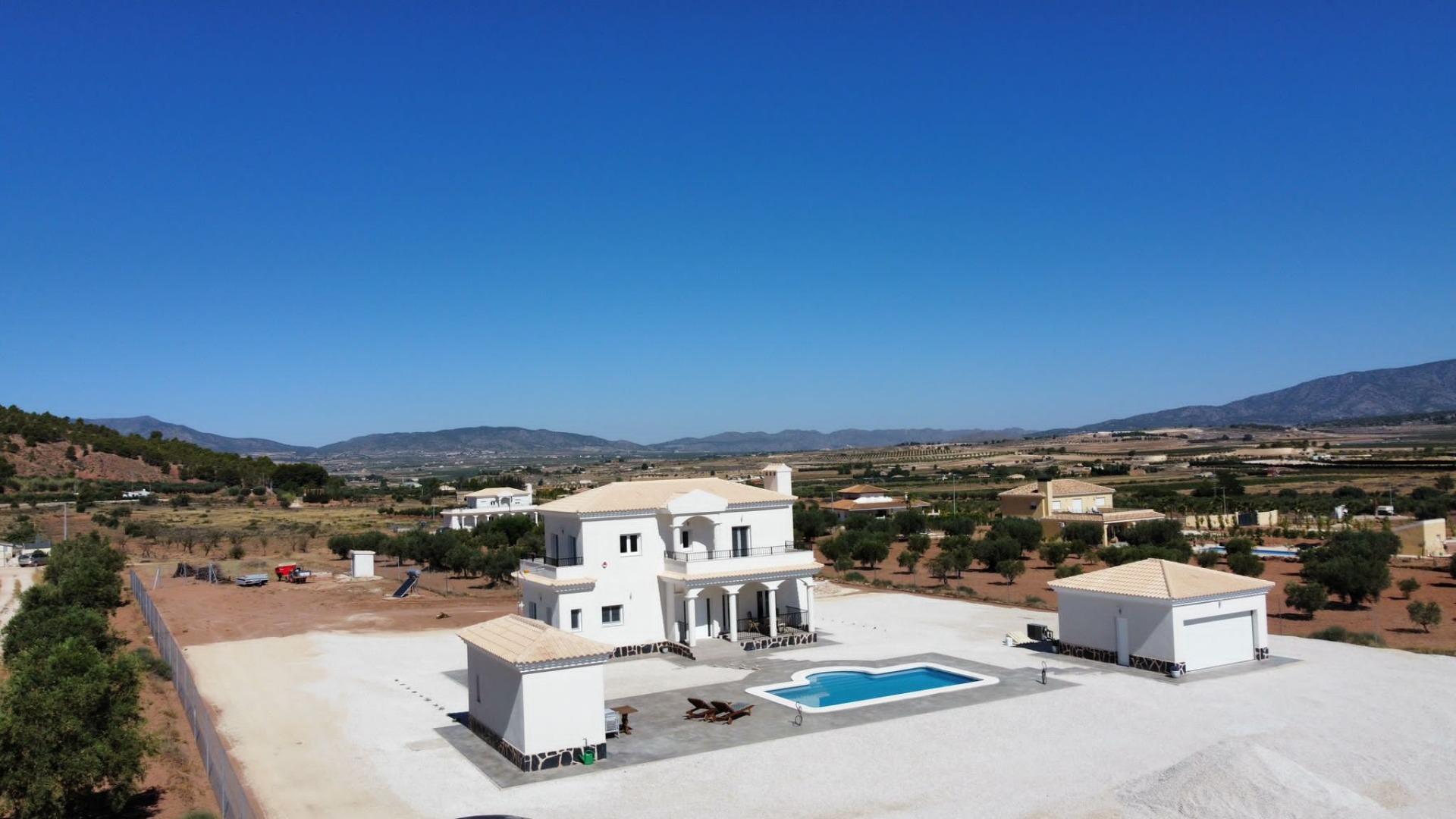 For sale - 4 Bedroom 3 Bathroom Villa in Pinoso - Camino Del Prado  - Alicante
