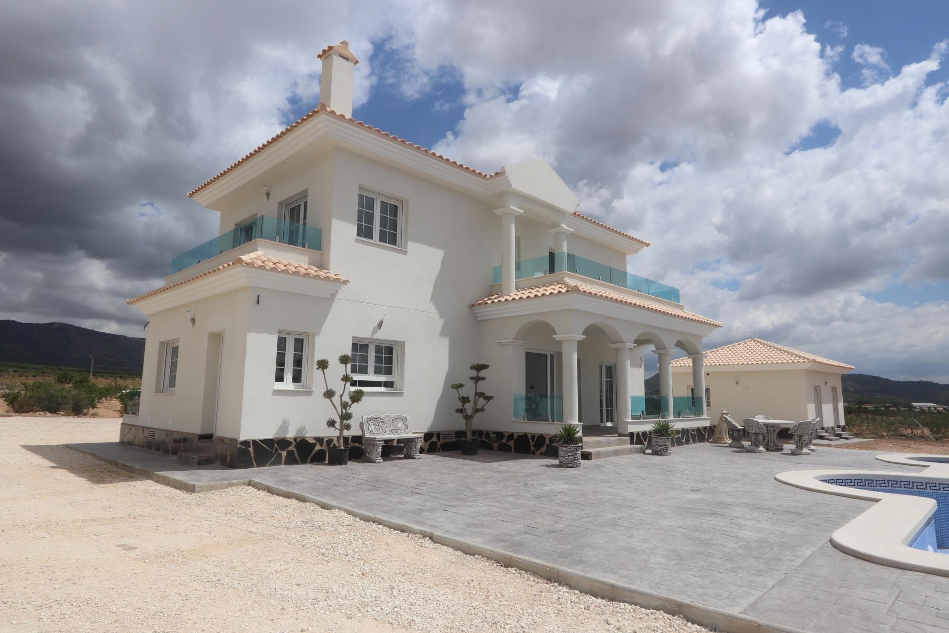 For sale - 4 Bedroom 3 Bathroom Villa in Pinoso - Camino Del Prado  - Alicante