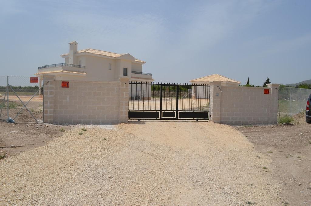 For sale - 4 Bedroom 3 Bathroom Villa in Pinoso - Camino Del Prado  - Alicante