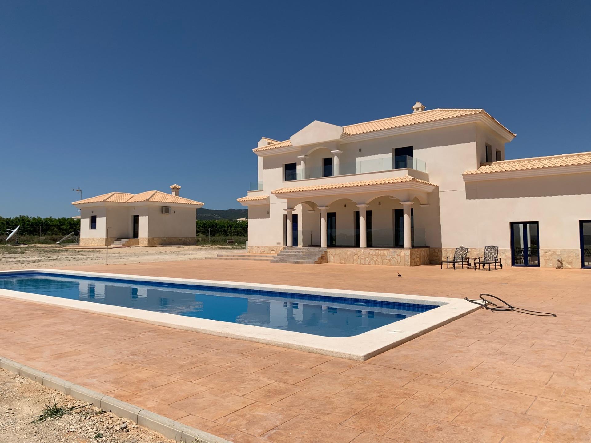 For sale - 4 Bedroom 3 Bathroom Villa in Pinoso - Camino Del Prado  - Alicante