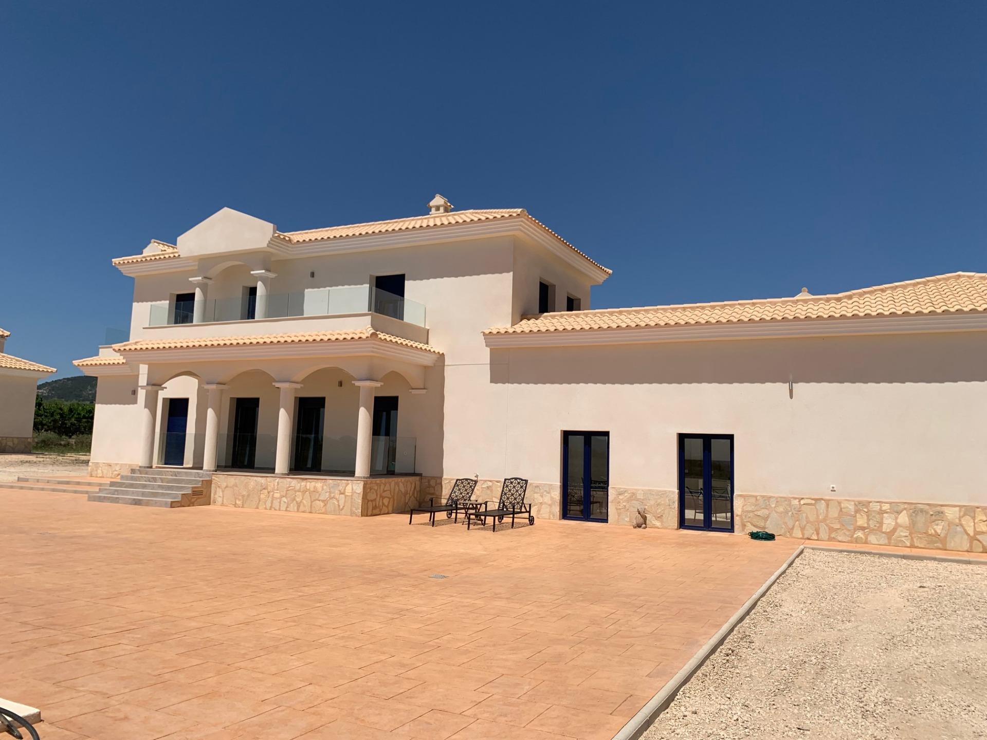 For sale - 4 Bedroom 3 Bathroom Villa in Pinoso - Camino Del Prado  - Alicante