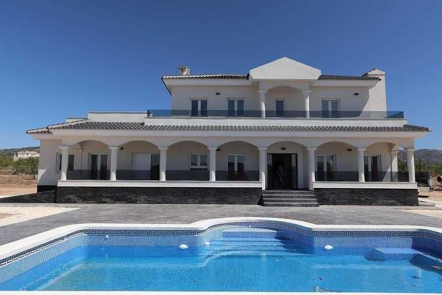 For sale - 4 Bedroom 3 Bathroom Villa in Pinoso - Camino Del Prado  - Alicante