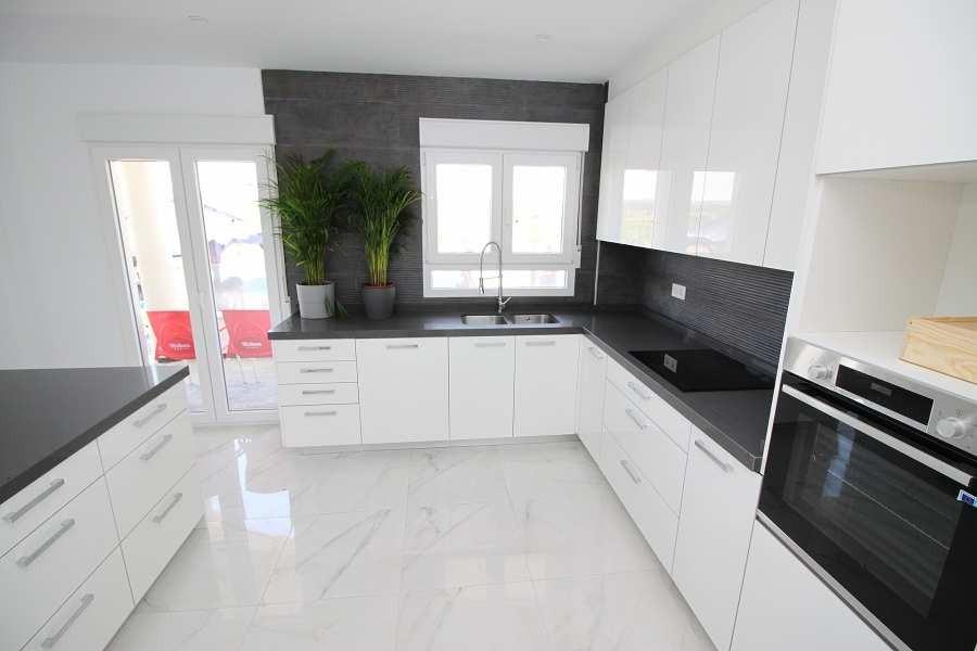 For sale - 4 Bedroom 3 Bathroom Villa in Pinoso - Camino Del Prado  - Alicante