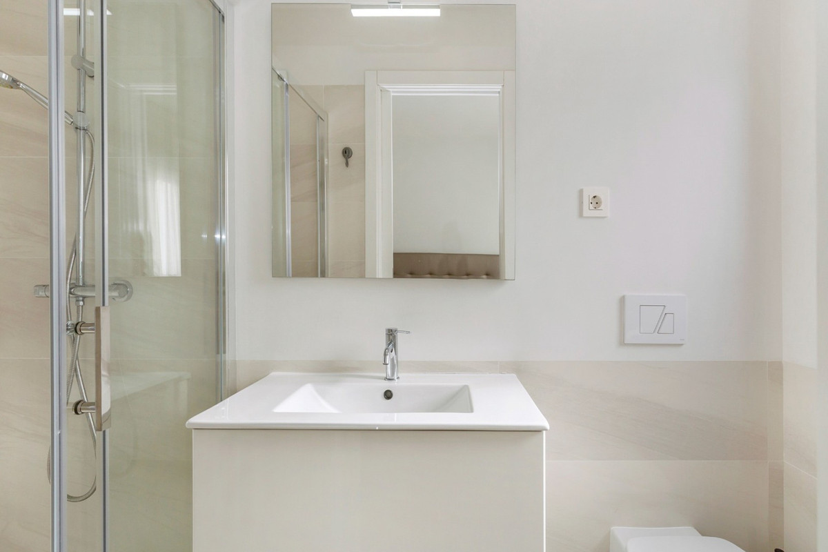 For sale - 3 Bedroom 2 Bathroom Penthouse Apartment in Villamartin - , Villamartin, Alicante, Spain - Alicante