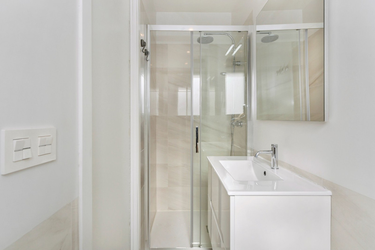 For sale - 3 Bedroom 2 Bathroom Penthouse Apartment in Villamartin - , Villamartin, Alicante, Spain - Alicante