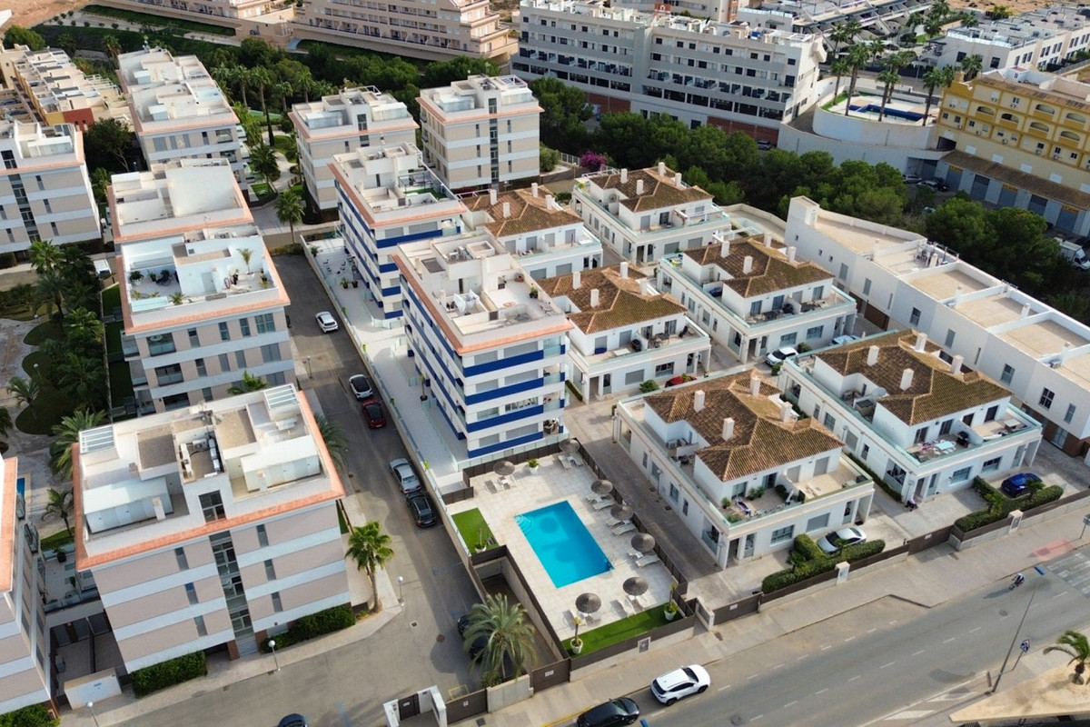 For sale - 3 Bedroom 2 Bathroom Penthouse Apartment in Villamartin - , Villamartin, Alicante, Spain - Alicante