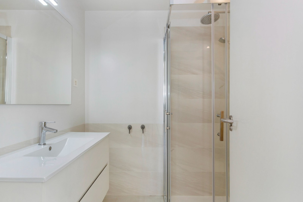 For sale - 3 Bedroom 2 Bathroom Penthouse Apartment in Villamartin - , Villamartin, Alicante, Spain - Alicante