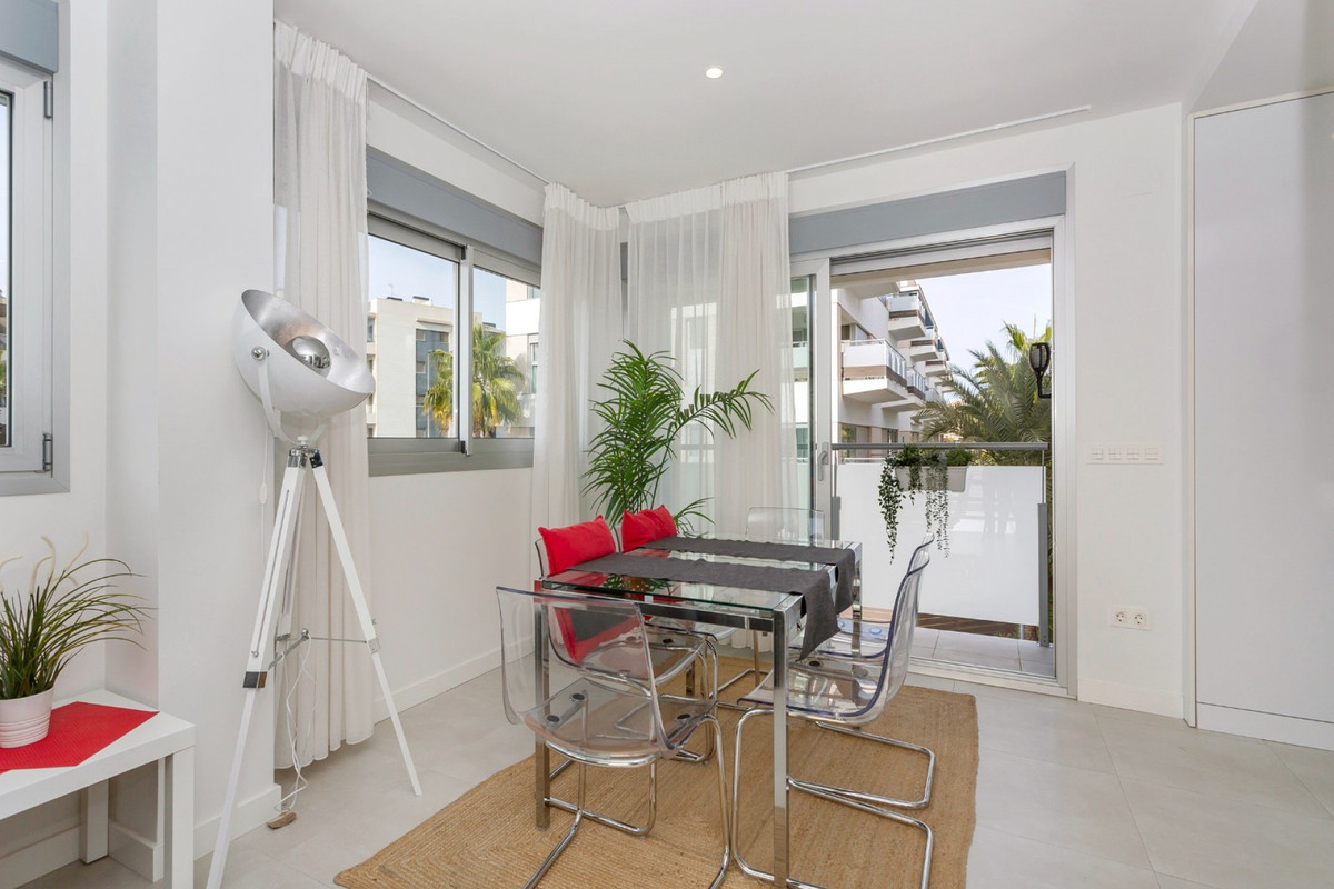 For sale - 3 Bedroom 2 Bathroom Penthouse Apartment in Villamartin - , Villamartin, Alicante, Spain - Alicante