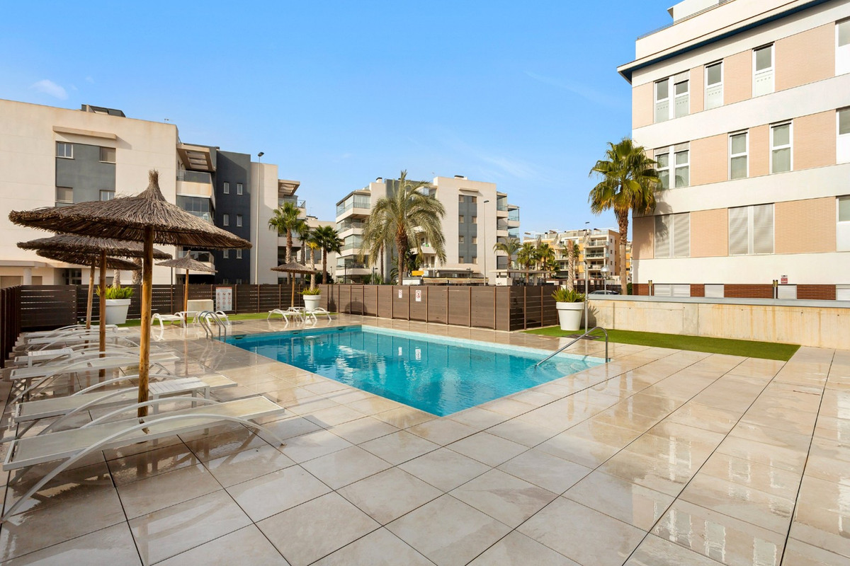 For sale - 3 Bedroom 2 Bathroom Penthouse Apartment in Villamartin - , Villamartin, Alicante, Spain - Alicante