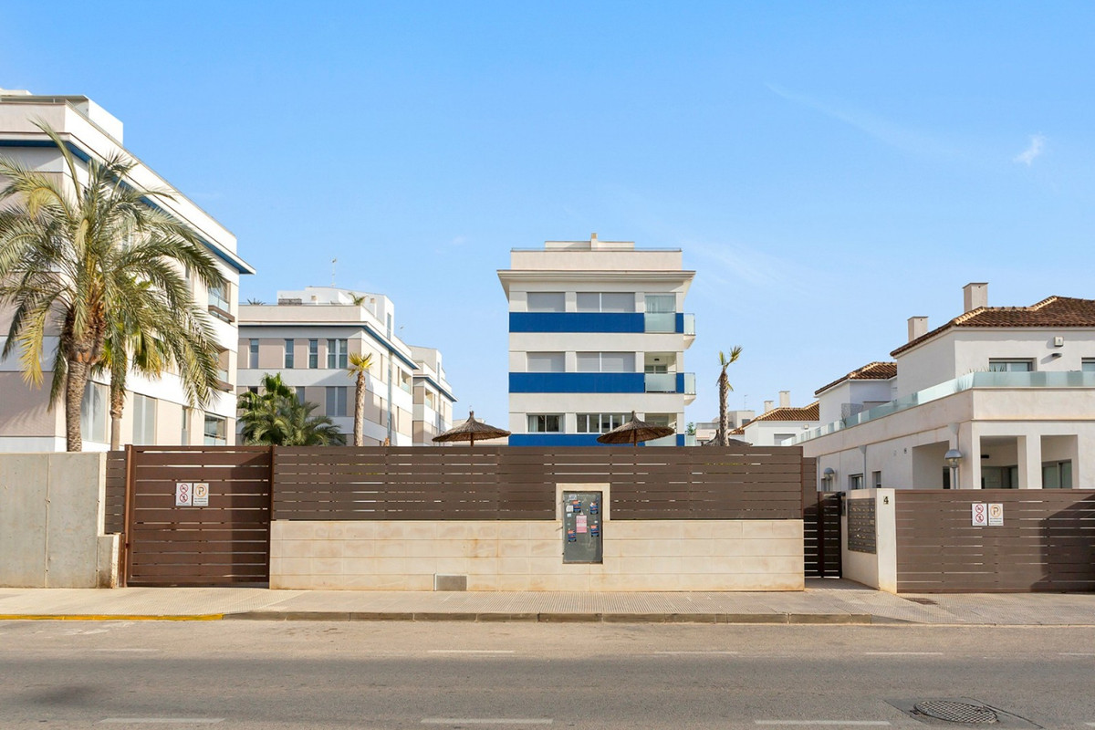 For sale - 3 Bedroom 2 Bathroom Penthouse Apartment in Villamartin - , Villamartin, Alicante, Spain - Alicante
