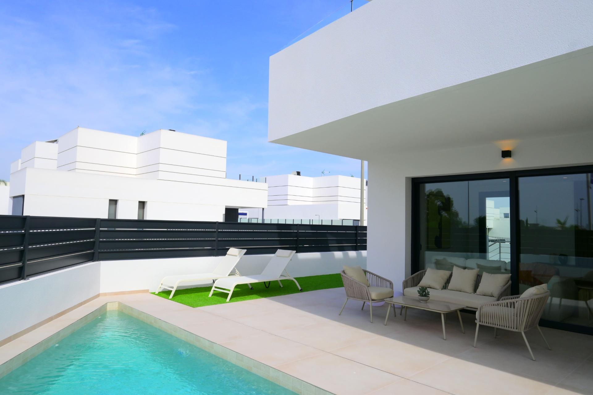 For sale - 3 Bedroom 3 Bathroom Villa in Dolores - polideportivo  - Alicante