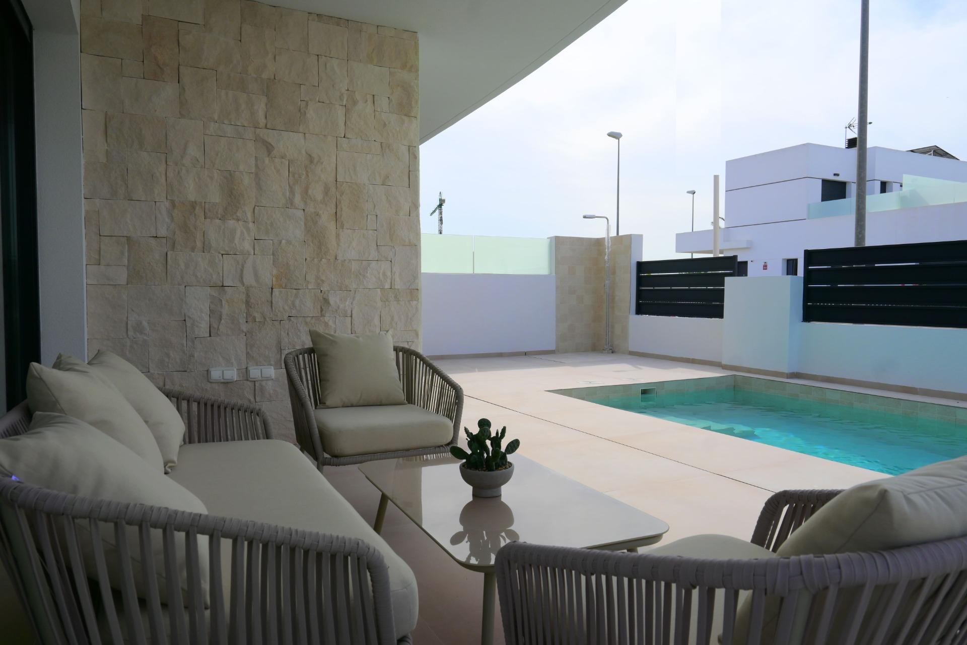 For sale - 3 Bedroom 3 Bathroom Villa in Dolores - polideportivo  - Alicante