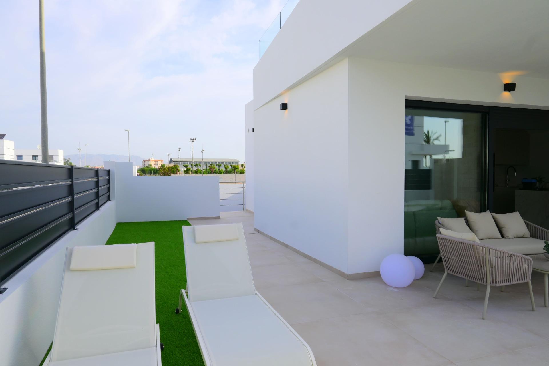 For sale - 3 Bedroom 3 Bathroom Villa in Dolores - polideportivo  - Alicante