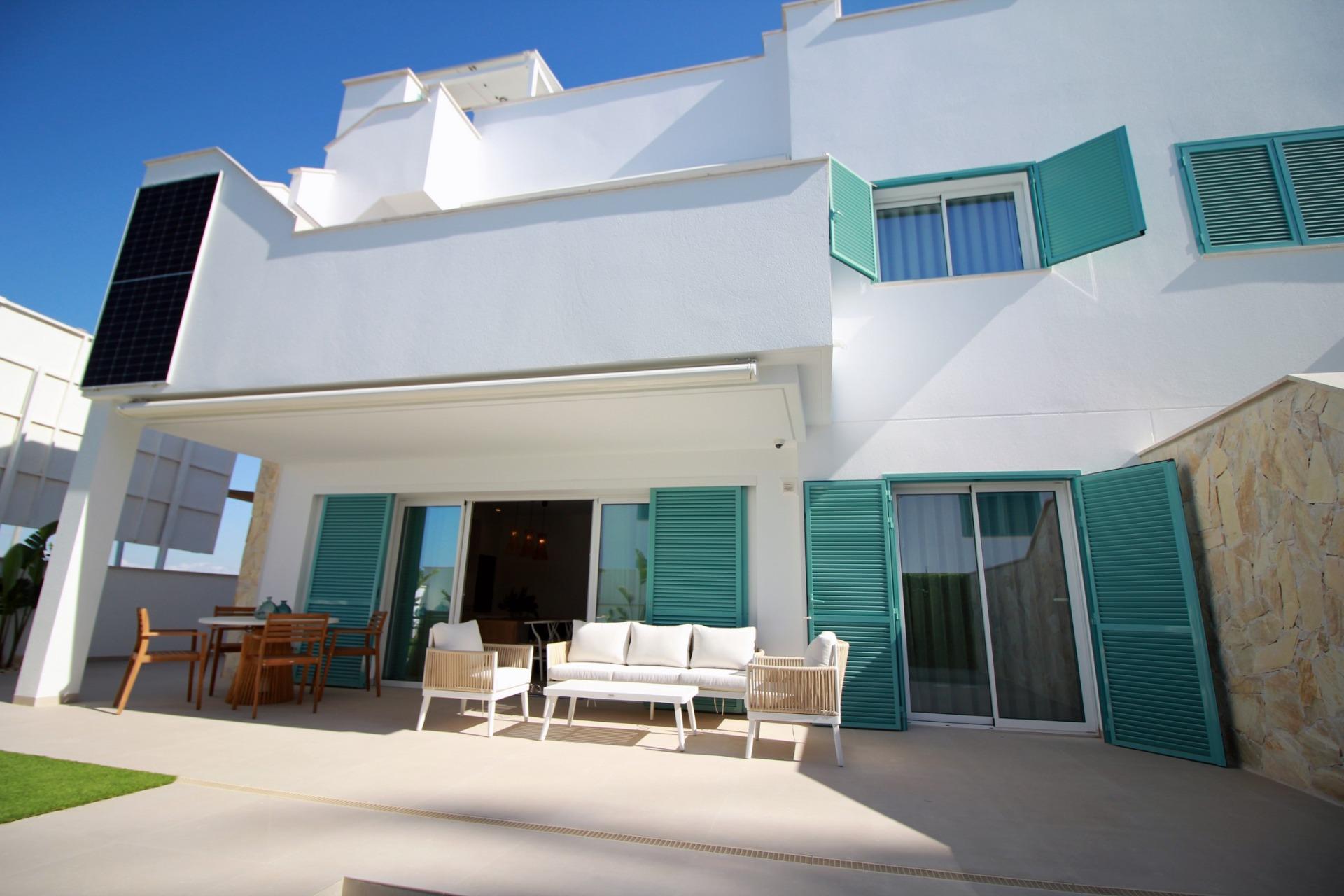 For sale - 3 Bedroom 2 Bathroom Bungalow in Pilar de La Horadada - Torre De La Horadada  - Alicante
