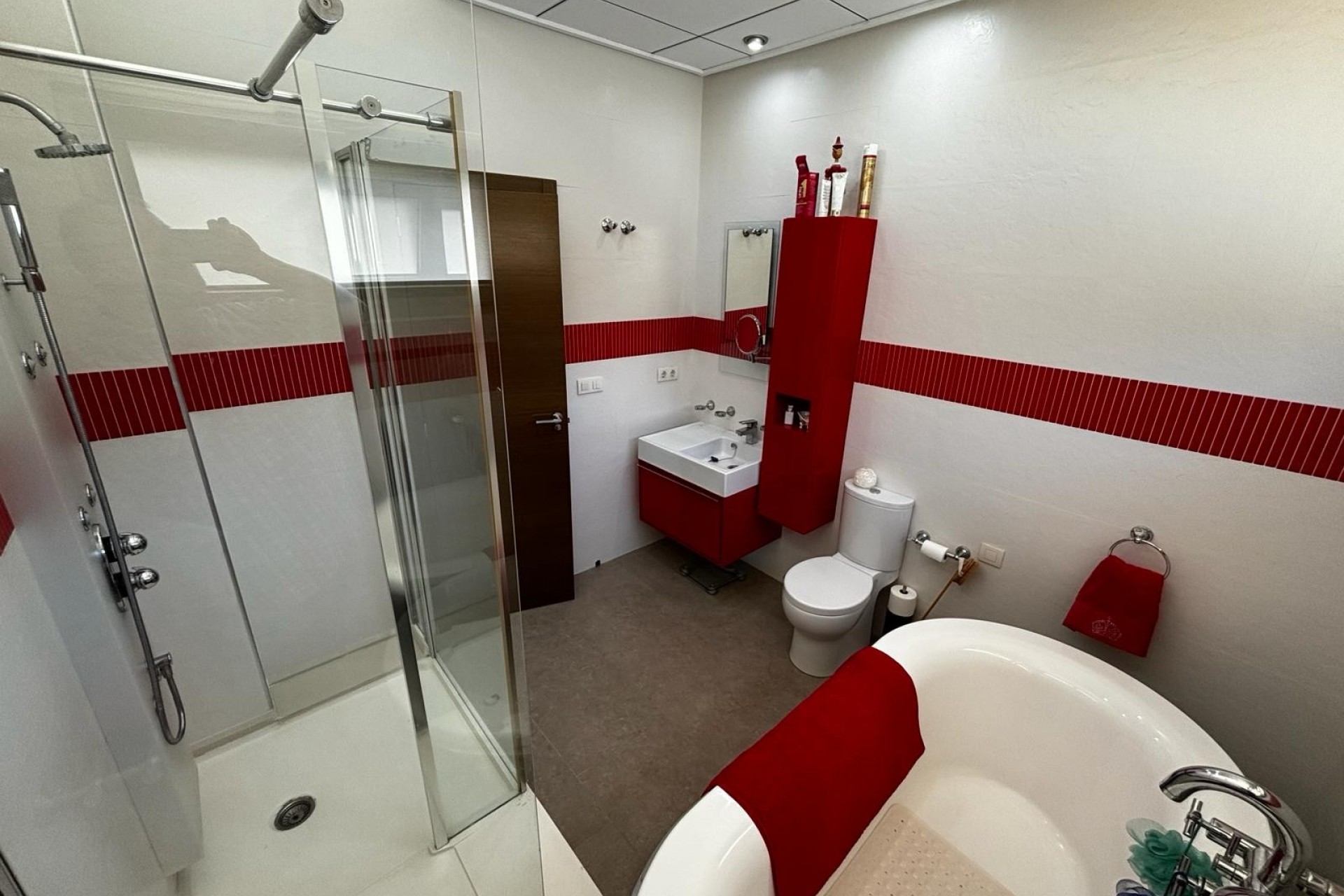 For sale - 3 Bedroom 4 Bathroom Detached House / Villa in Cox - Cox  - Alicante