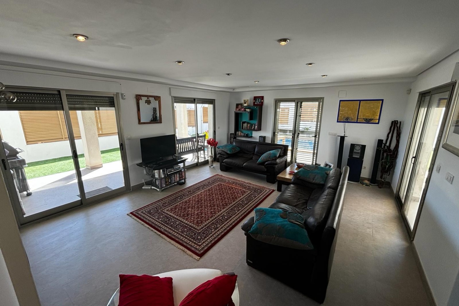 For sale - 3 Bedroom 4 Bathroom Detached House / Villa in Cox - Cox  - Alicante