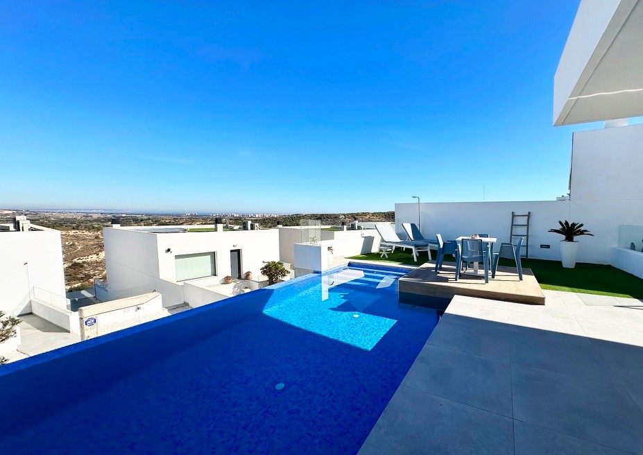 For sale - 3 Bedroom 3 Bathroom Villa in Ciudad Quesada - Rojales  - Alicante