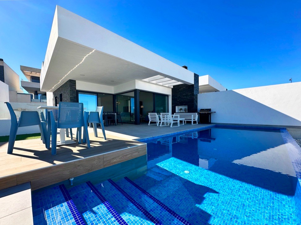 For sale - 3 Bedroom 3 Bathroom Villa in Ciudad Quesada - Rojales  - Alicante