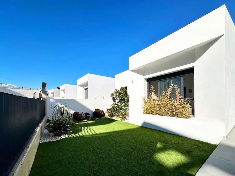 For sale - 3 Bedroom 3 Bathroom Villa in Ciudad Quesada - Rojales  - Alicante