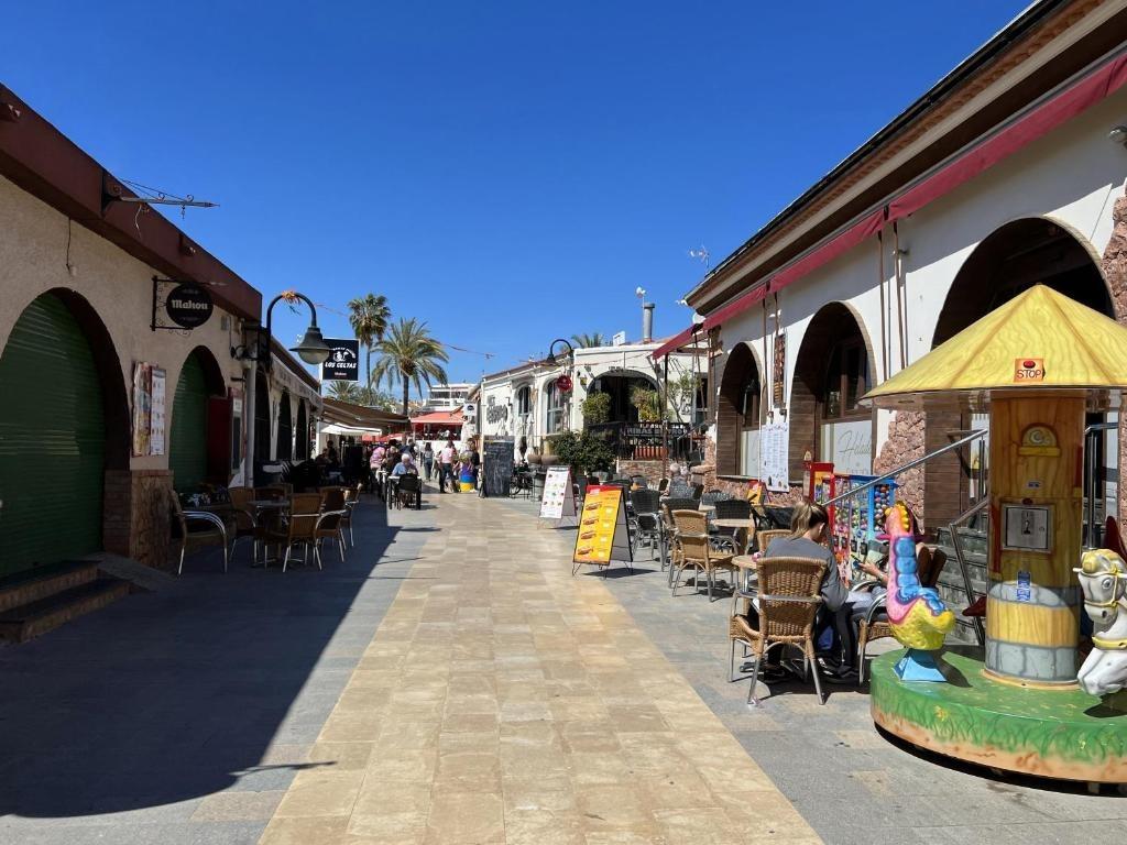 For sale - 3 Bedroom 3 Bathroom Villa in Pilar de La Horadada - Riomar  - Alicante