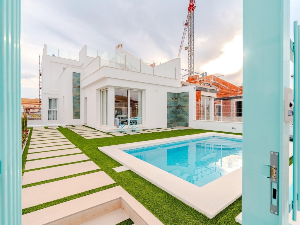 3 Bedroom 3 Bathroom Villa in Los Alcazares