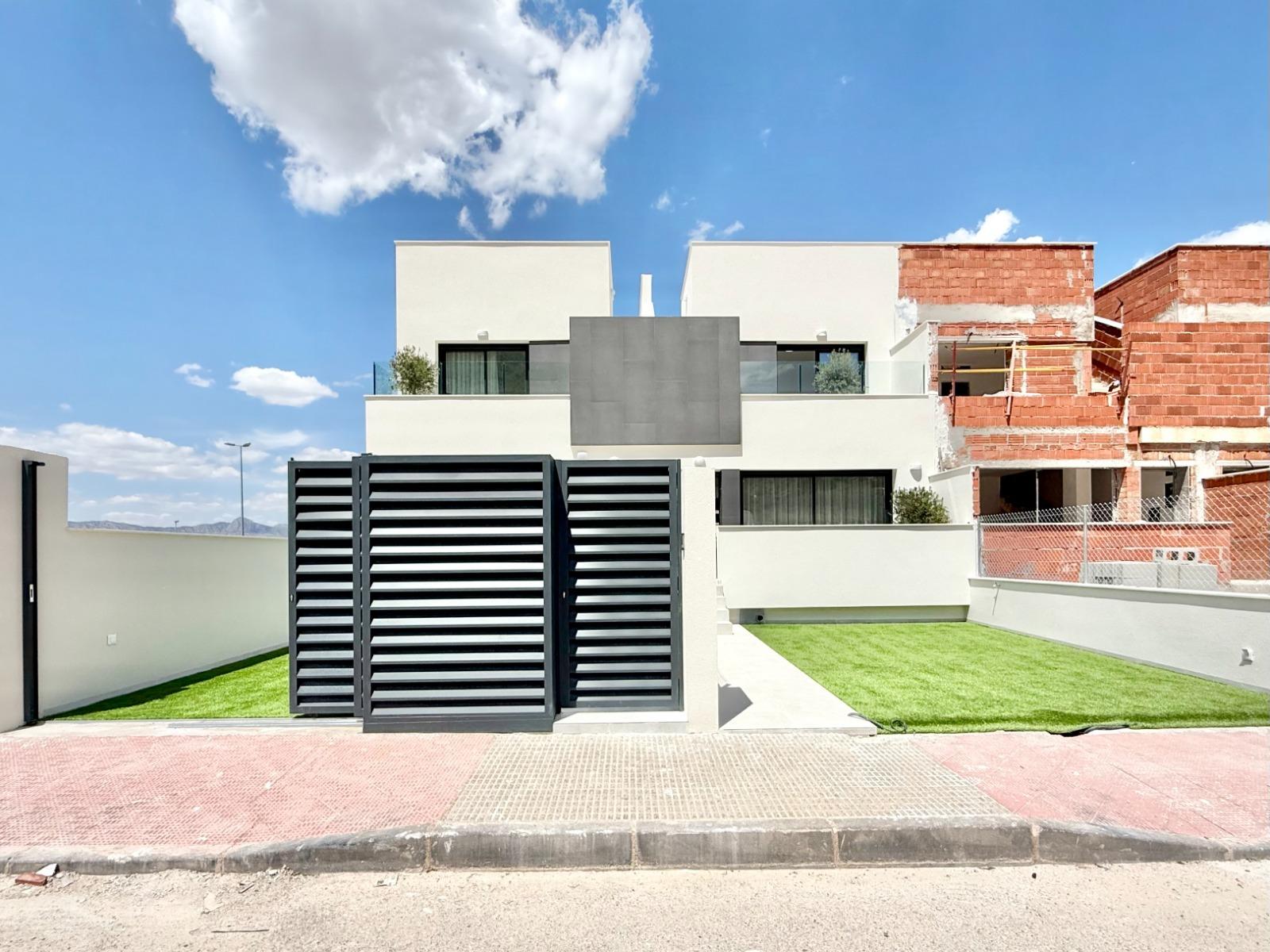 For sale - 3 Bedroom 2 Bathroom Town House in Cox - San Fernando  - Alicante