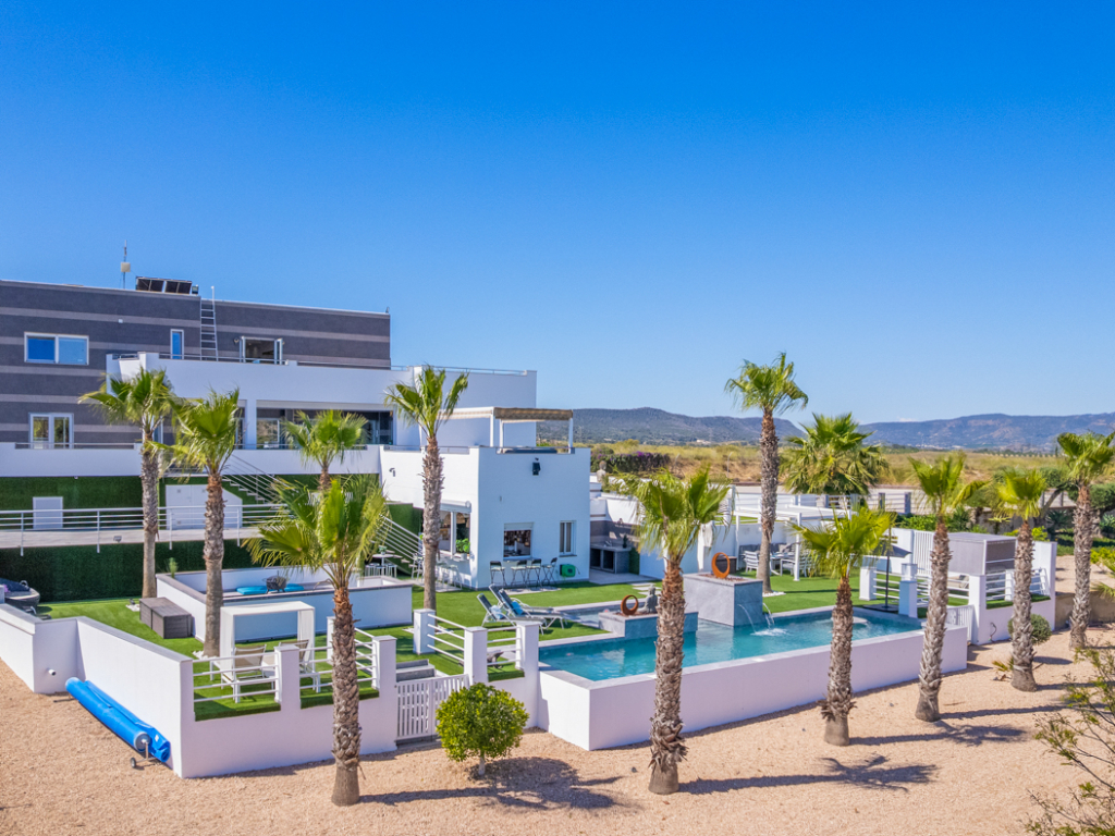 5 Bedroom 5 Bathroom Villa in Torremendo