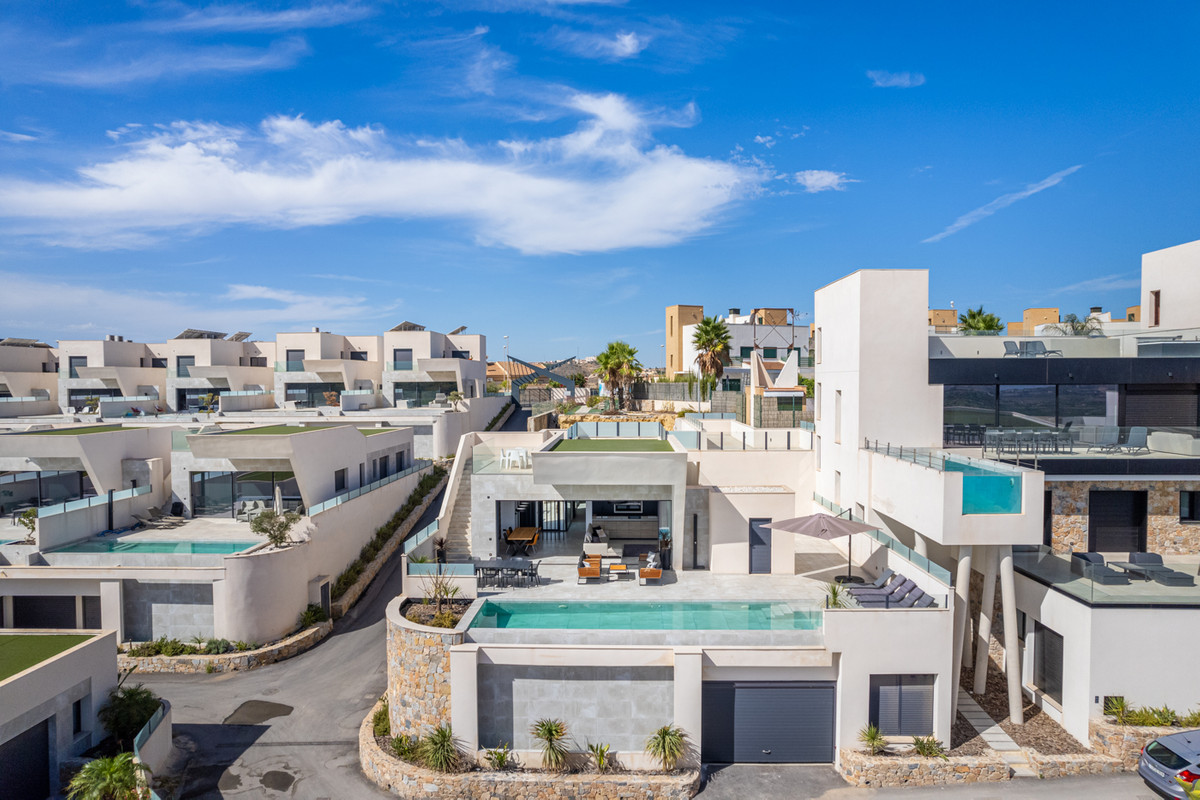 For sale - 5 Bedroom 6 Bathroom House - Detached Villa in Rojales - Ciudad Quesada  - Alicante