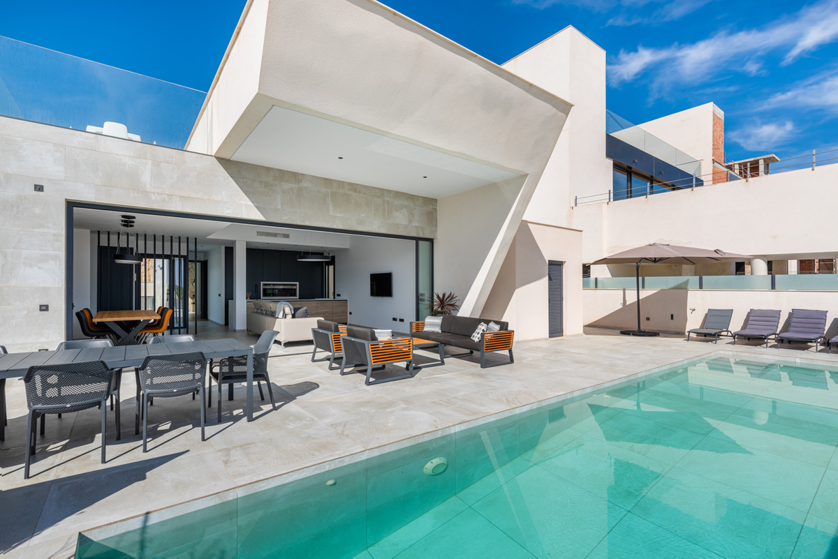 For sale - 5 Bedroom 6 Bathroom House - Detached Villa in Rojales - Ciudad Quesada  - Alicante