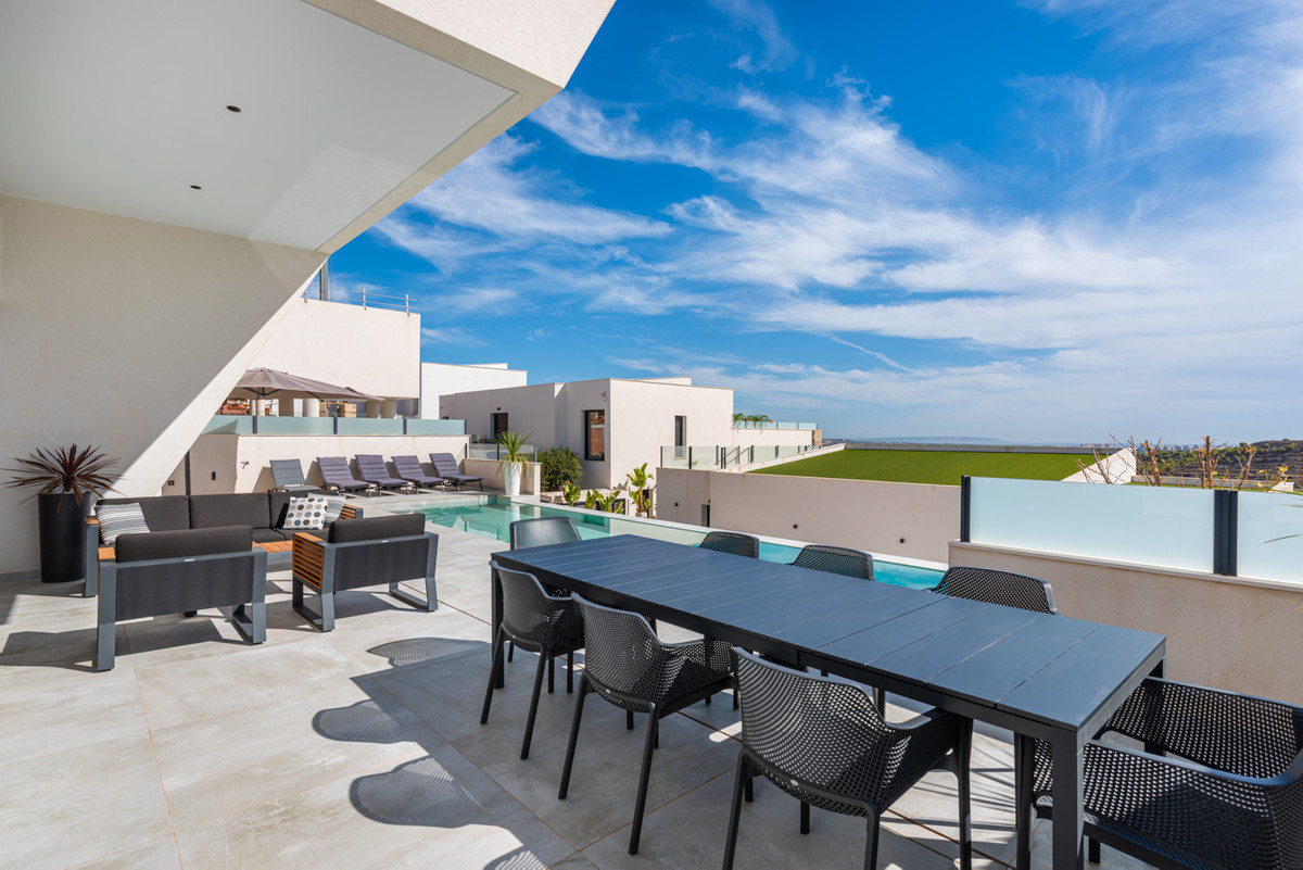 For sale - 5 Bedroom 6 Bathroom House - Detached Villa in Rojales - Ciudad Quesada  - Alicante