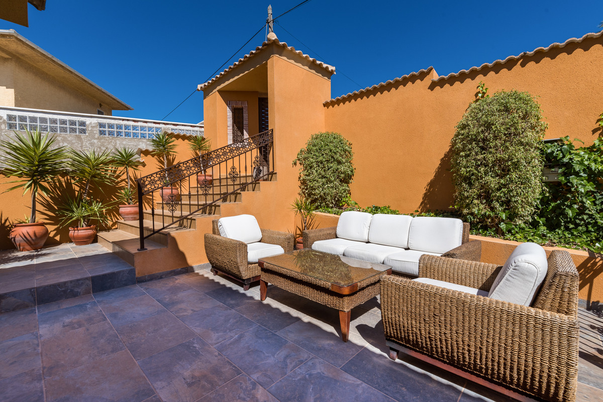 For sale - 4 Bedroom 3 Bathroom House - Detached Villa in Rojales - Ciudad Quesada  - Alicante